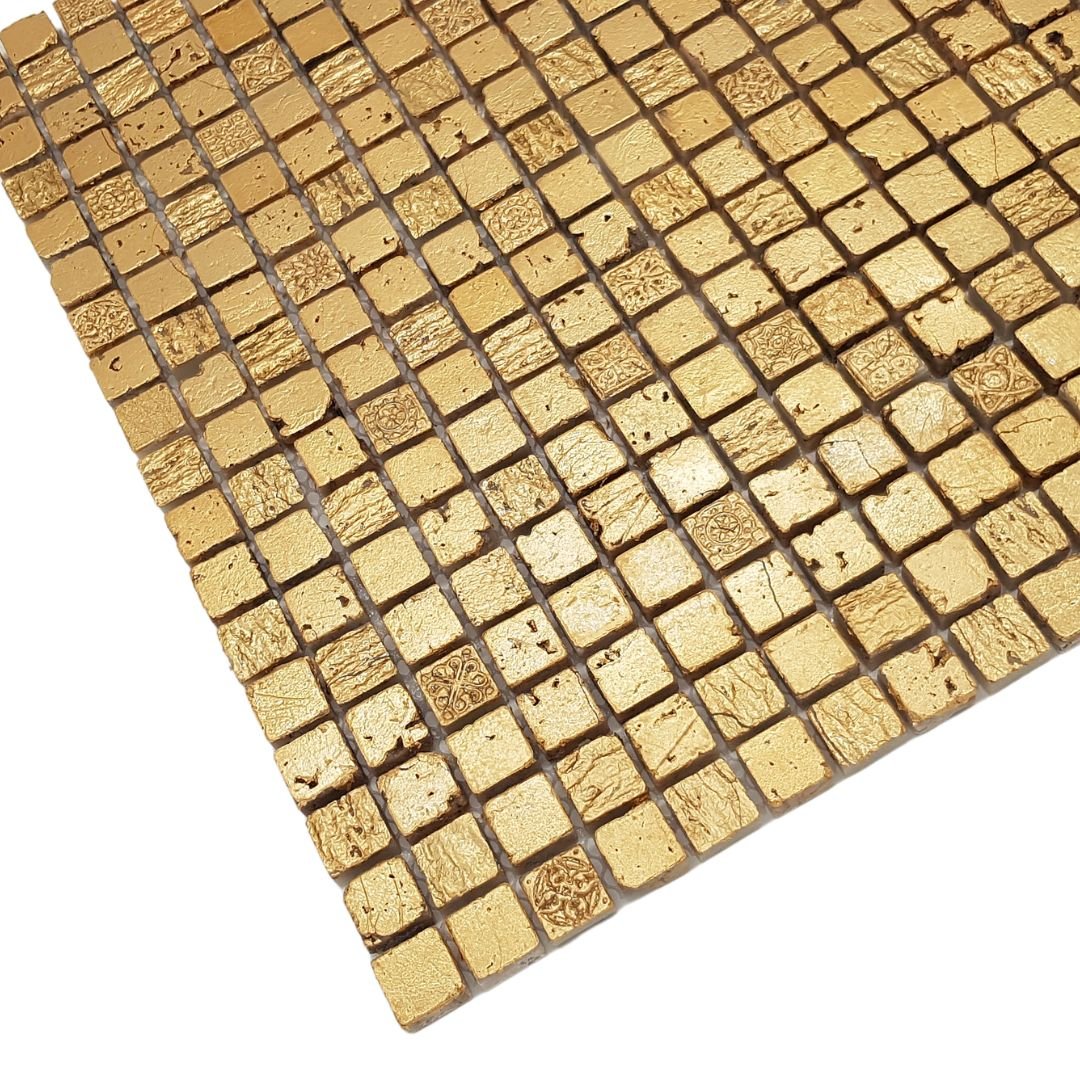 Mosaikfliesen Naturstein gold glänzend mit Prägung 30x30cm auf Netz